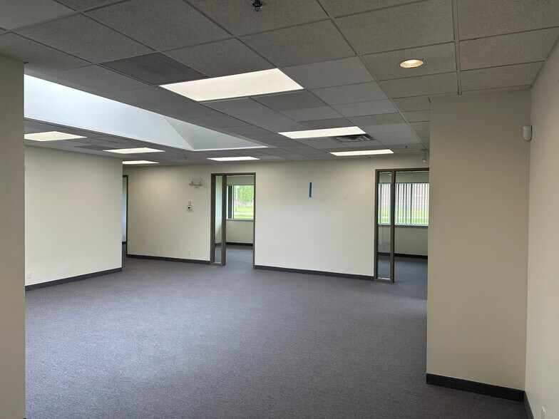 More Photos Of 39337-39349 Mound Rd, Sterling Heights Light Manufacturing For Sale