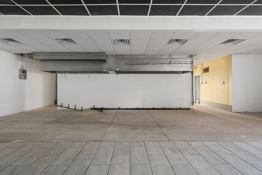 More Photos Of 754 W Cherry St, Glasgow Restaurant For Sale