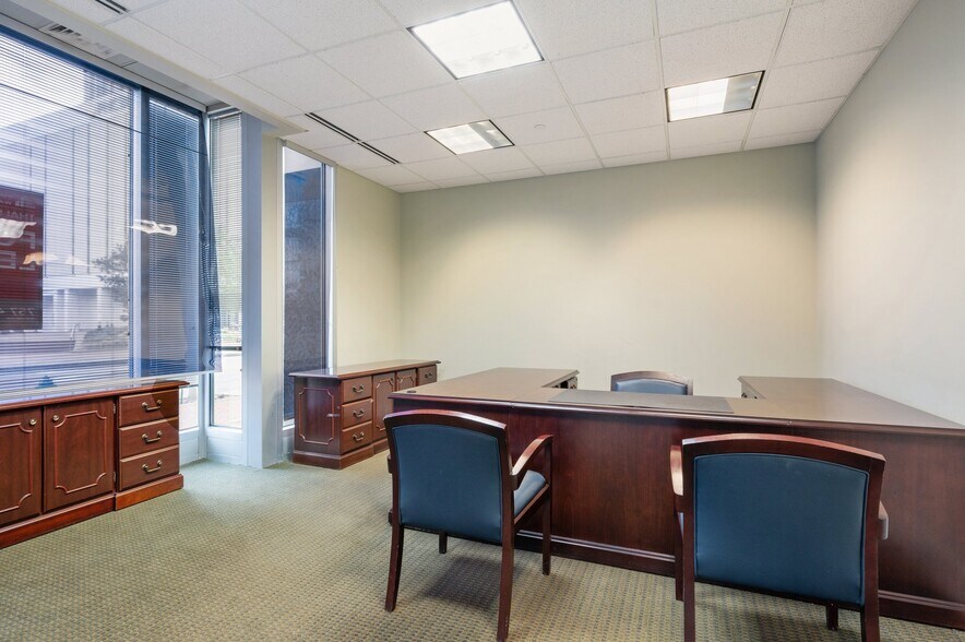 More Photos Of 580 E Main St, Norfolk Office For Lease