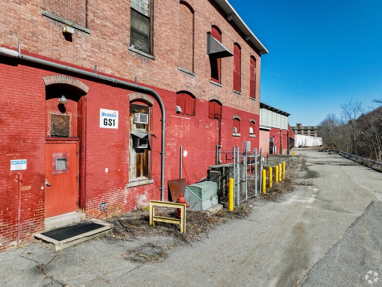 More Photos Of 3 Green St, Clinton Warehouse For Lease