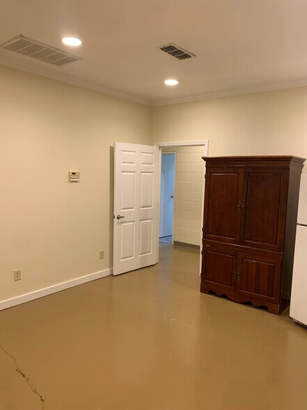 More Photos Of 123 E Plymouth Rd, Columbus Industrial For Lease