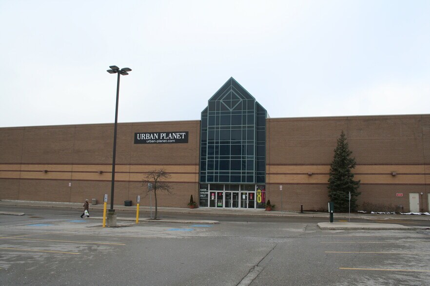 More Photos Of 785 Wonderland Rd S, London Freestanding For Lease