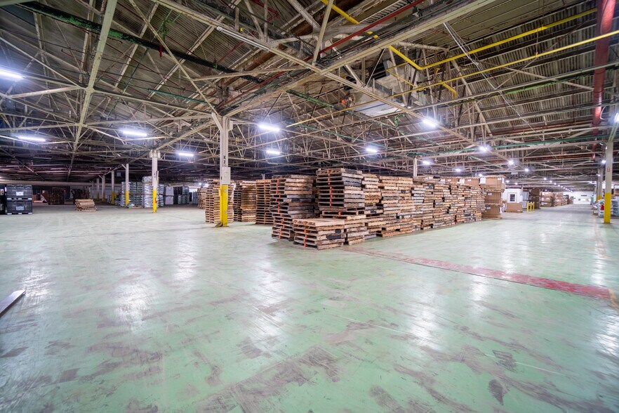 More Photos Of 625-701 S Side Dr, Decatur Manufacturing For Lease