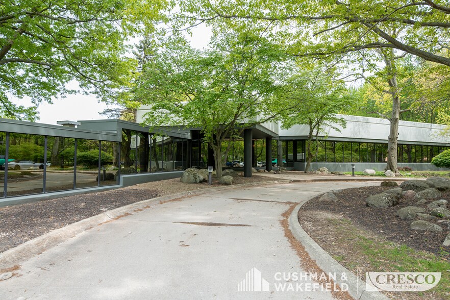 More Photos Of 28800 Clemens Rd, Cleveland Office For Lease