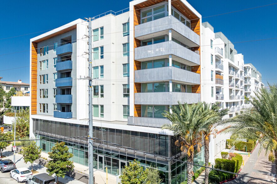 More Photos Of 6200 Variel Ave, Woodland Hills Apartments For Lease