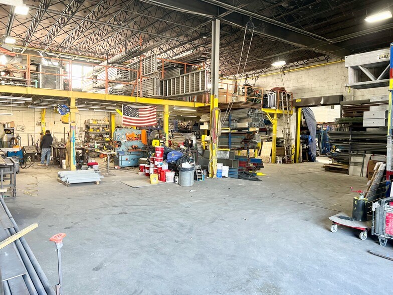 More Photos Of 10-40 Borden Ave, Long Island City Warehouse For Lease