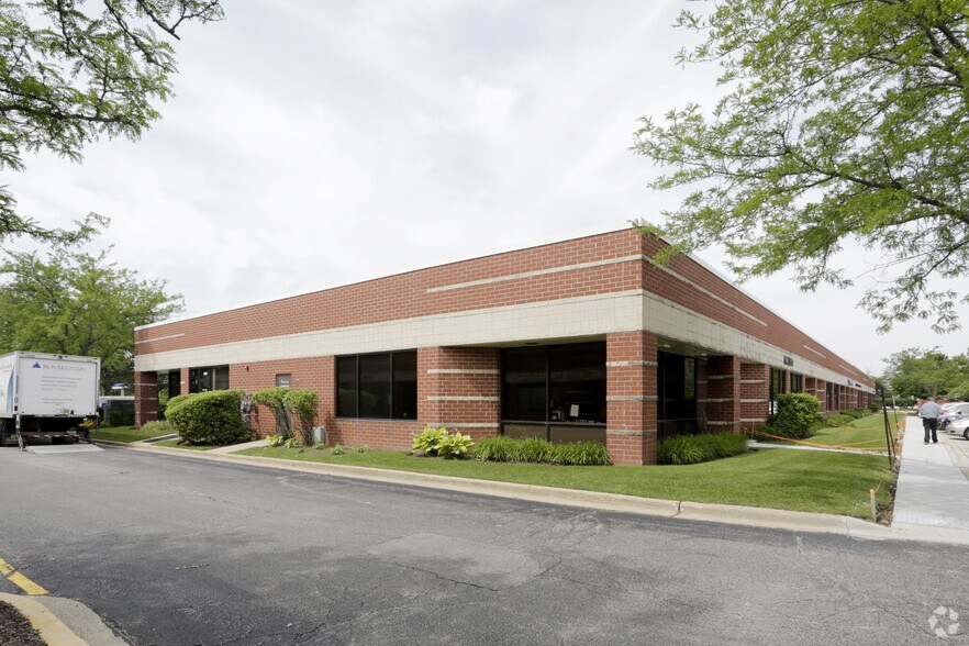 More Photos Of 830 W End Ct, Vernon Hills Medical For Lease