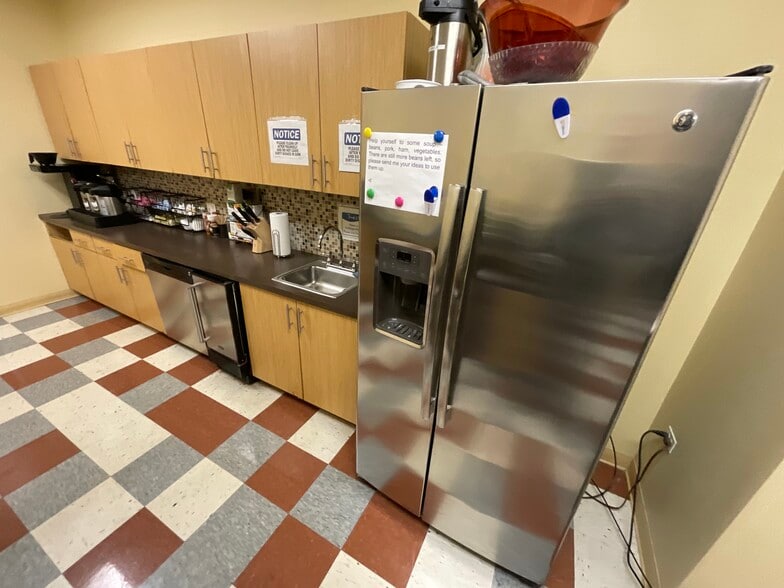 More Photos Of 2505 S Finley Rd, Lombard Office For Sale