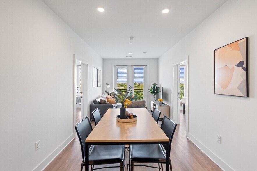 More Photos Of 713 Richmond Ave, Houston Apartments For Lease