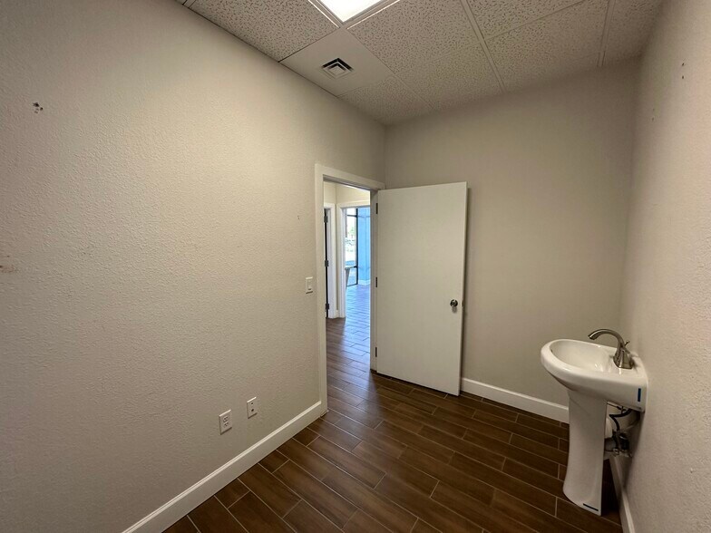 More Photos Of 1280 Hawkins Blvd, El Paso Office For Lease