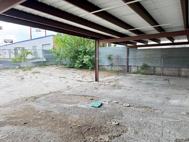 More Photos Of 5704 Kenwick St, San Antonio Service For Lease