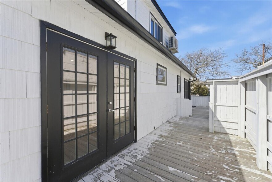 More Photos Of 1895 Park St, Atlantic Beach Office For Sale