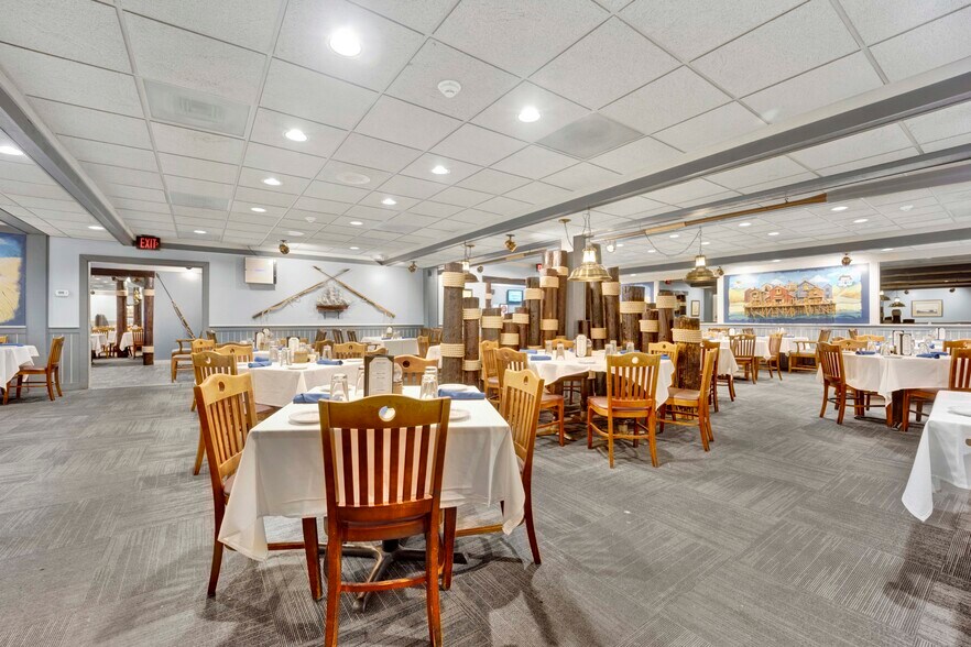 More Photos Of 890 E US Highway 45, Mundelein Freestanding For Sale