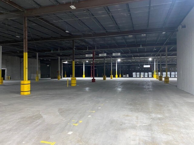 More Photos Of 1700 Lynch Rd, Evansville Warehouse For Lease