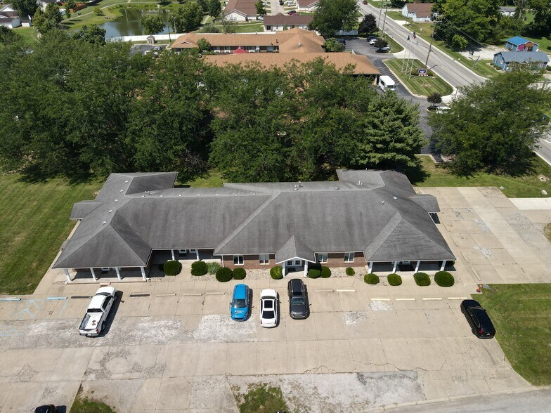 More Photos Of 1070 Windsor Rd, Terre Haute Office For Lease
