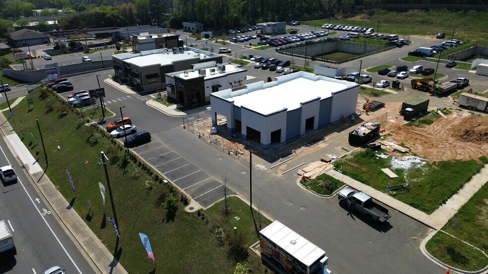 More Photos Of 2320 Capital Cir NE, Tallahassee General Retail For Lease