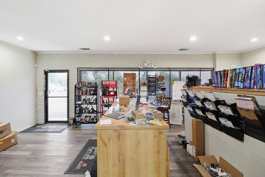 More Photos Of 2418 Victor Ave, Redding Auto Repair For Sale