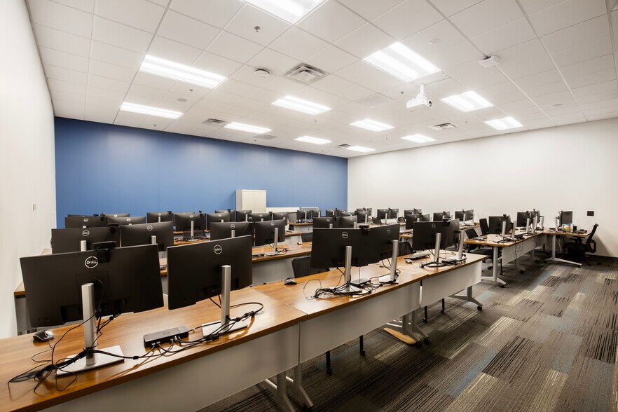 More Photos Of 70 S Keller Rd, Orlando Office For Sale