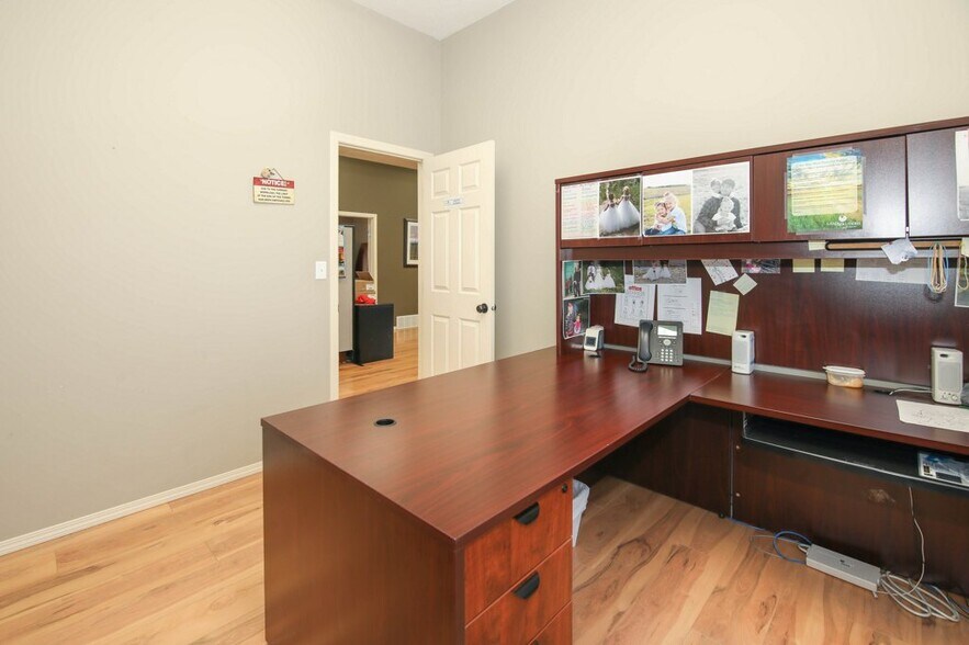 More Photos Of 5209 49A Ave, Bentley Office For Sale