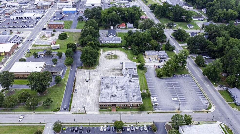 More Photos Of 425 S Lee St, Whiteville Office For Sale