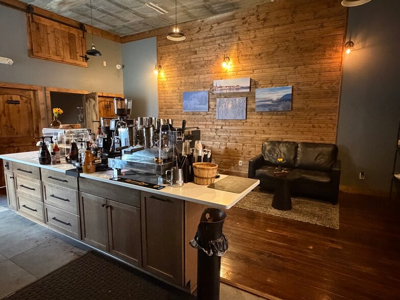 More Photos Of 208 N Oakland Ave, Oakland Storefront Retail Residential For Sale