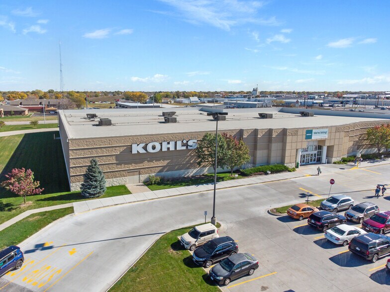 More Photos Of 221 Wilmar Ave, Grand Island Storefront For Sale