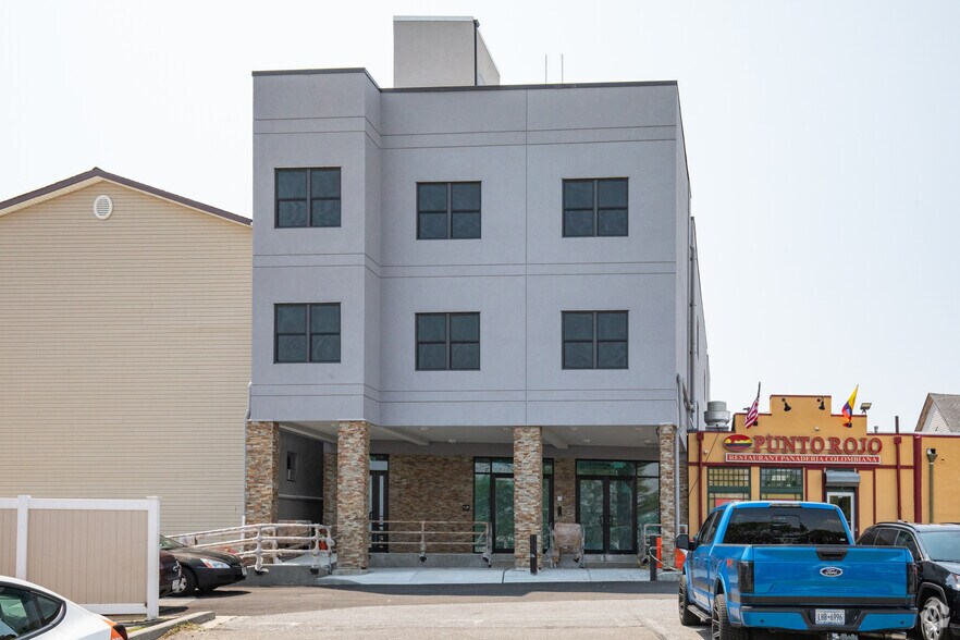 More Photos Of 87-89 S Main St, Freeport Apartments For Lease