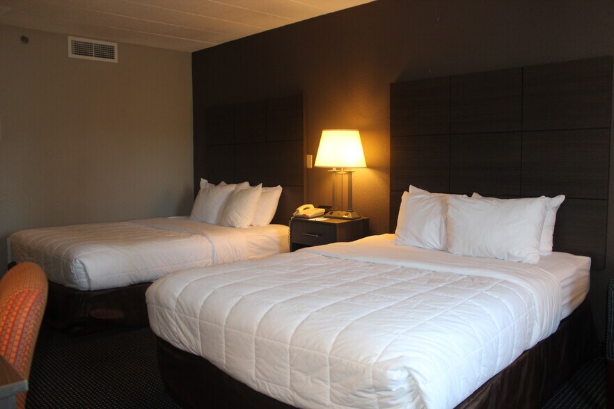 More Photos Of 148 Sheraton Dr, New Cumberland Hotel For Sale