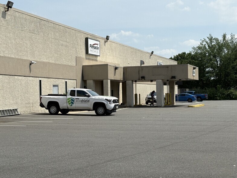 More Photos Of 135 Raritan Center Pky, Edison Light Distribution For Lease