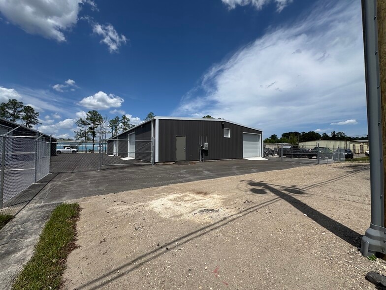 More Photos Of 226 Industrial Loop, Orange Park Service For Lease