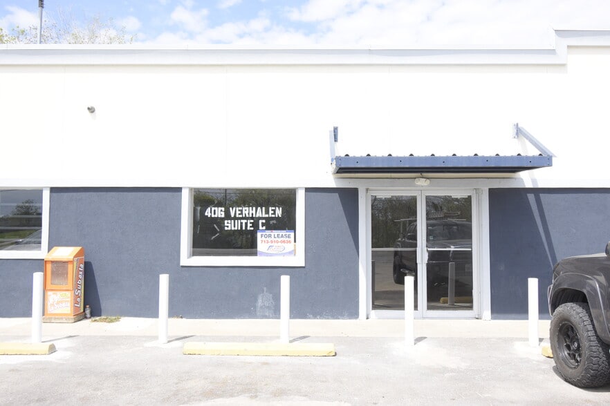 More Photos Of 406 Verhalen Rd, Alvin Storefront Retail Office For Lease
