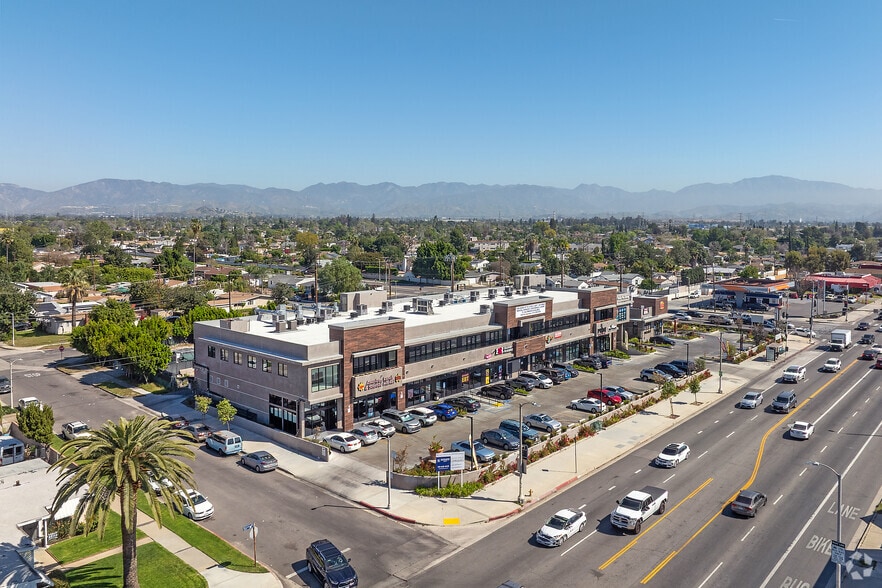 More Photos Of 13755-13811 Roscoe Blvd, Panorama City General Retail For Lease