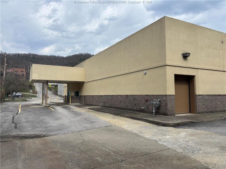 More Photos Of 173 Main St, Clay Drugstore For Lease