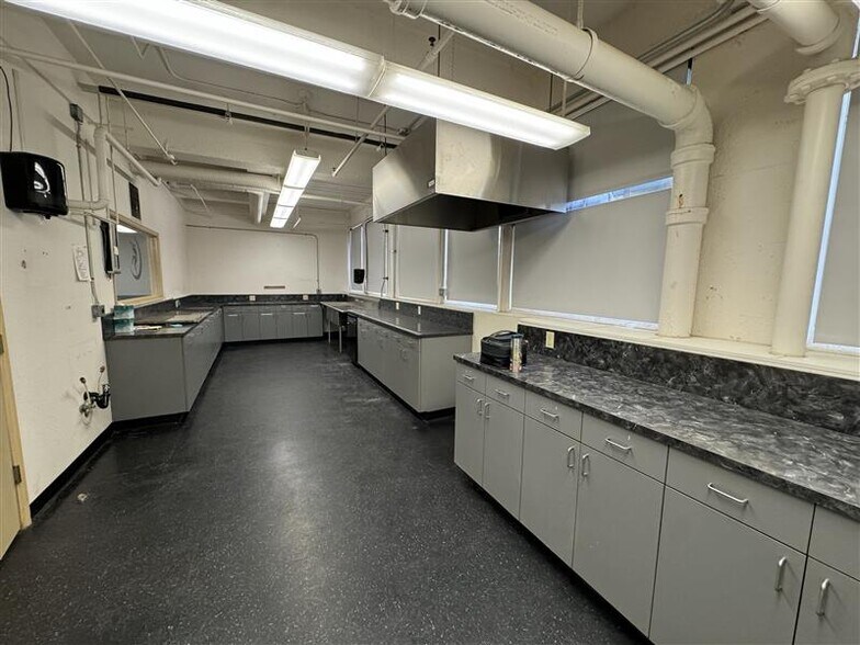 More Photos Of 6600 N Baltimore Ave, Portland Warehouse For Sale