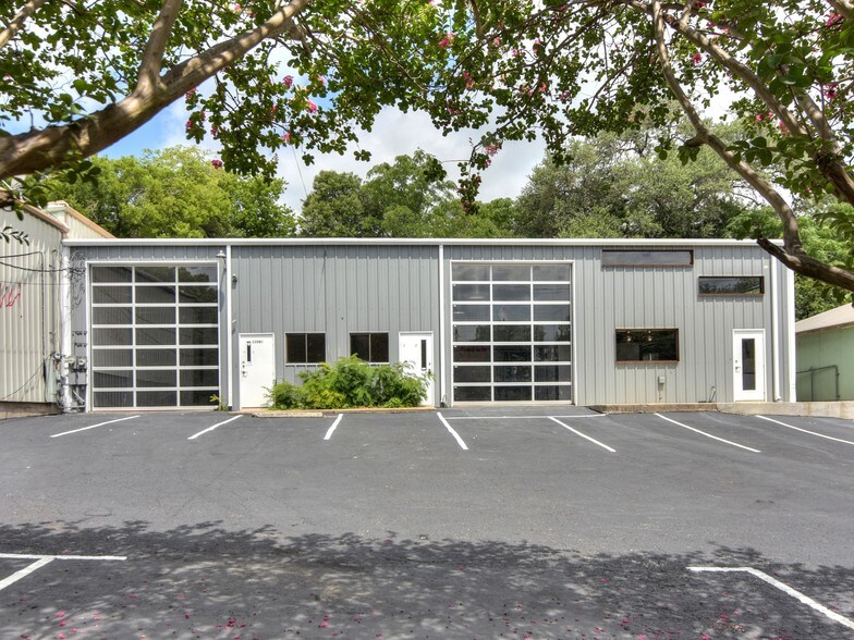 More Photos Of 1106 S 8th St, Austin General Retail For Lease