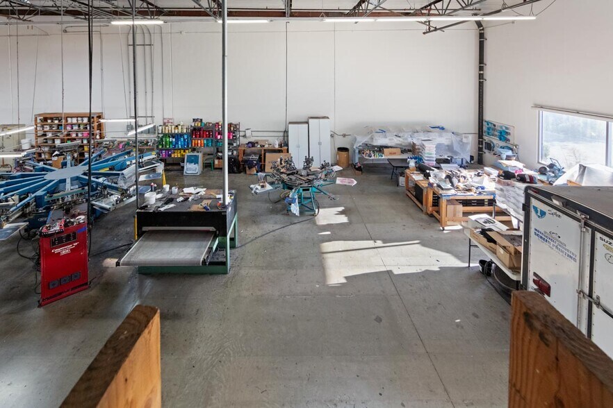 More Photos Of 661 Cochran St, Simi Valley Manufacturing For Sale