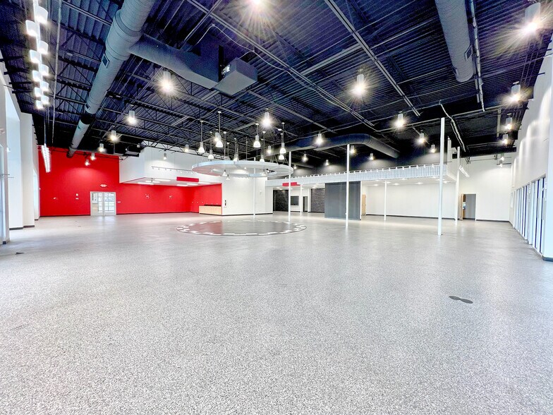 More Photos Of 501 Salem Pl, Fairview Heights Auto Dealership For Sale