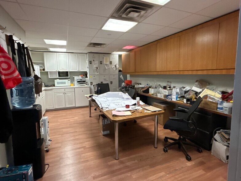 More Photos Of 1306 43rd Ave, Long Island City Warehouse For Lease