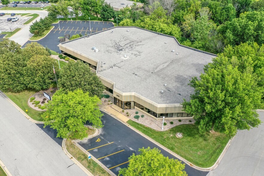 More Photos Of 1088 Springhurst Dr, Green Bay Office For Lease