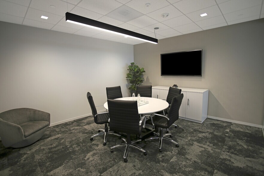 More Photos Of 2121 Avenue of the Stars, Century City Coworking Space