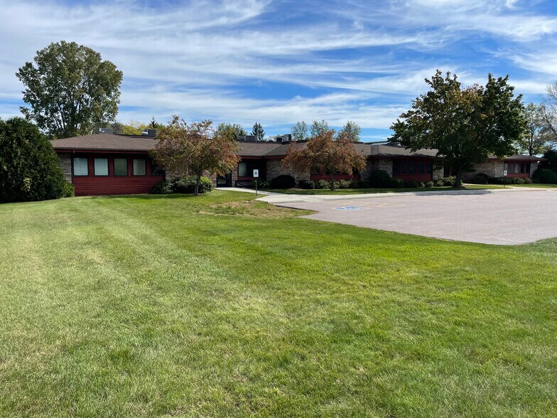 More Photos Of 400 Viking Dr, Reedsburg Office For Sale