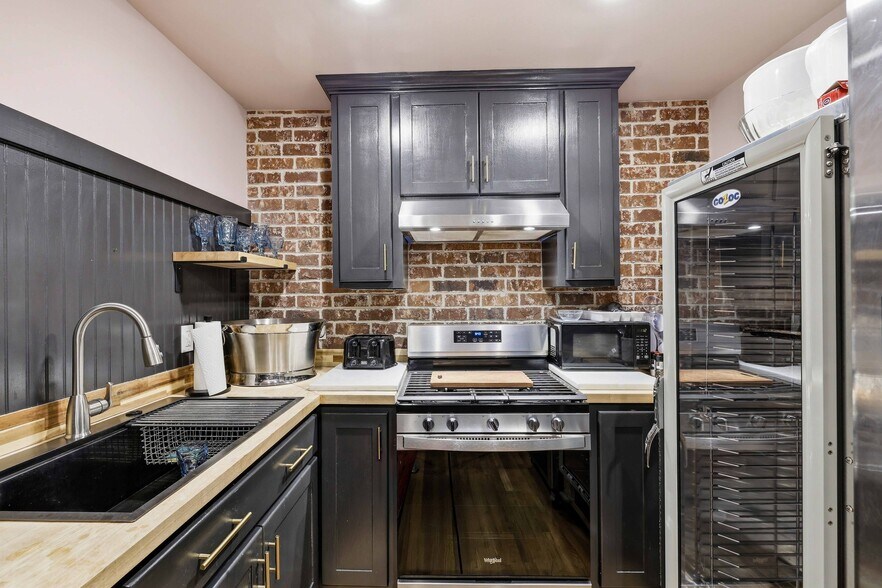 More Photos Of 320 Blount Ave, Guntersville Specialty For Sale