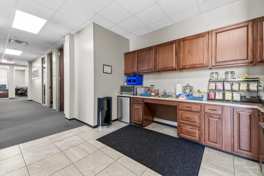 More Photos Of 911 Regional Park Dr, Houston Office For Sale
