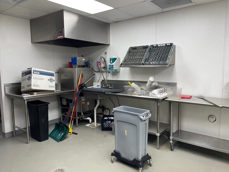 More Photos Of 121 Main St, Oswego Restaurant For Lease