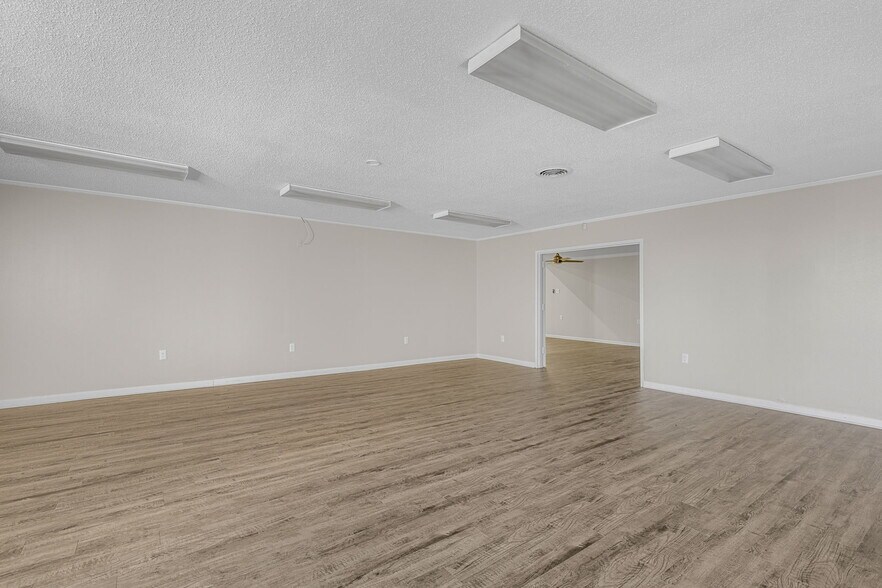More Photos Of 113 Southwest Dr, Spartanburg Service For Sale