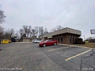 More Photos Of 9440 Elizabeth Lake Rd, White Lake Office For Sale