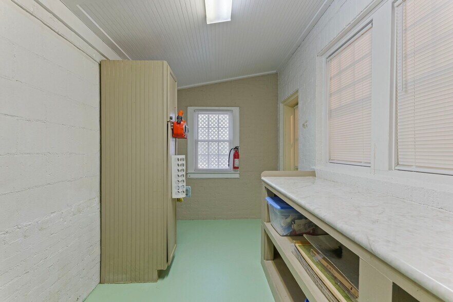 More Photos Of 310 S Clinton Ave, Dunn Medical For Sale