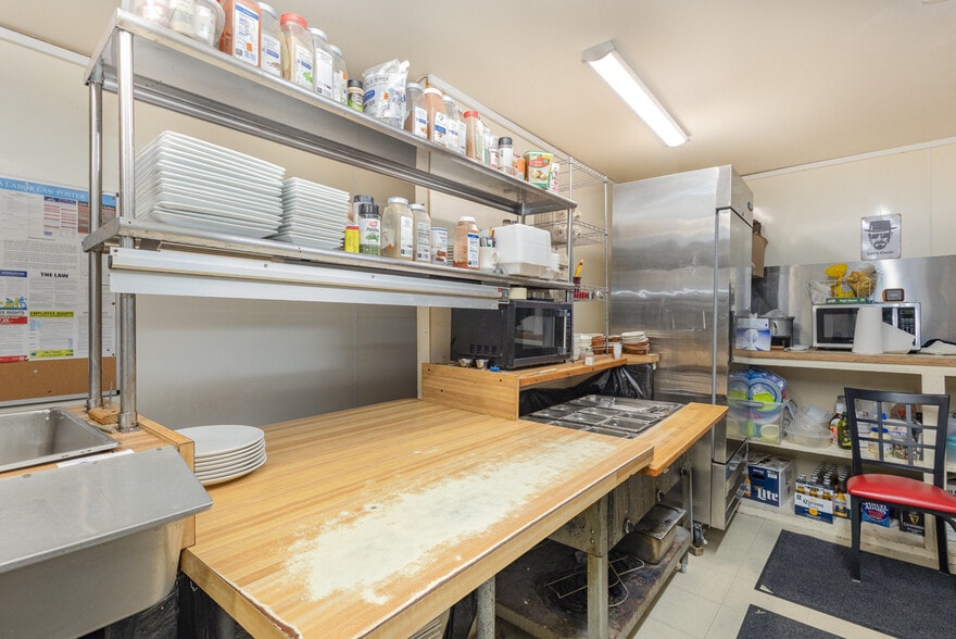 More Photos Of 15220 Kings Hwy, Montross Restaurant For Sale