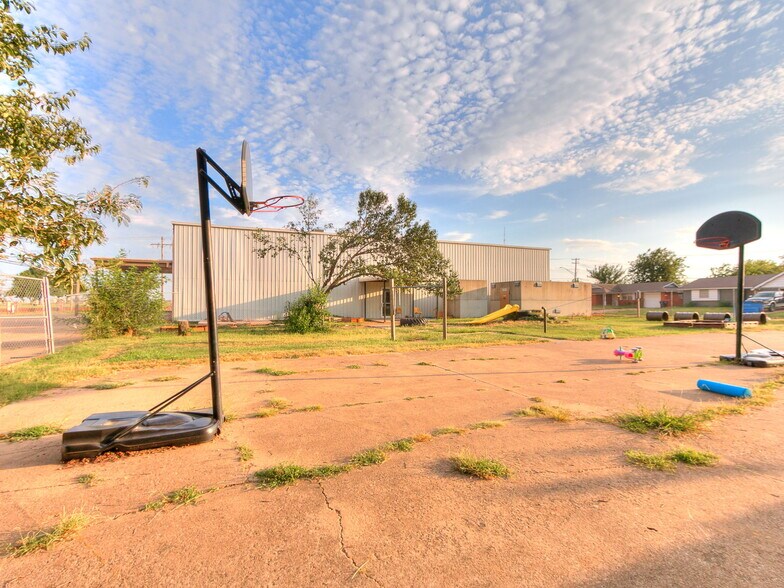 More Photos Of 809 SW 4th St, Moore Religious Facility For Sale