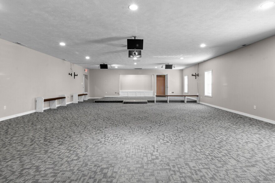 More Photos Of 10540 Jessup Blvd, Carmel Flex For Lease